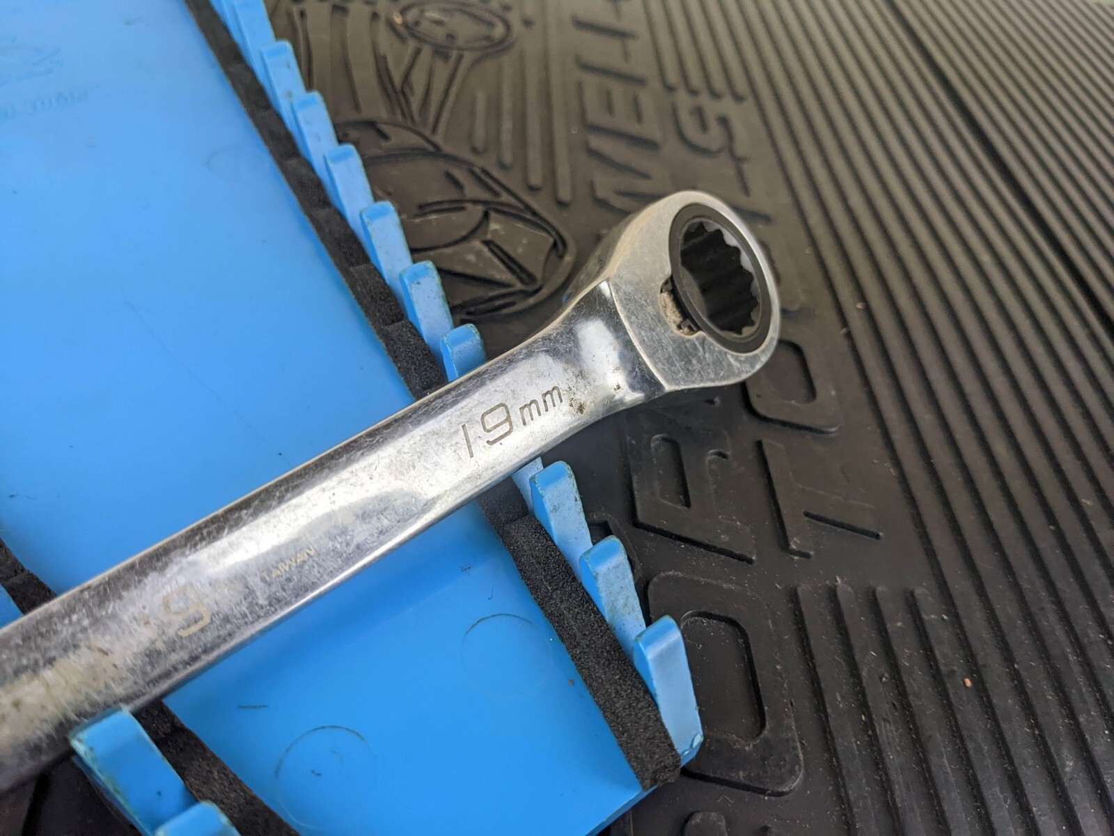 #at722 Blue Point BOERM19 19mm 12-Point Metric 15° Offset Ratcheting Wrench