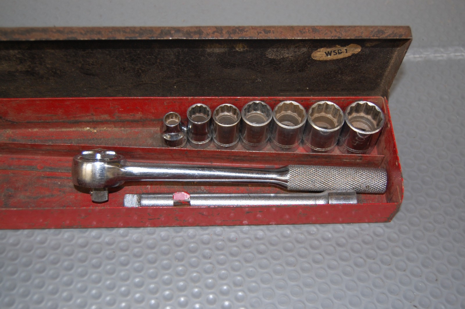 A+3 Vtg Williams 3/8 drive sockets with ratchet and extension