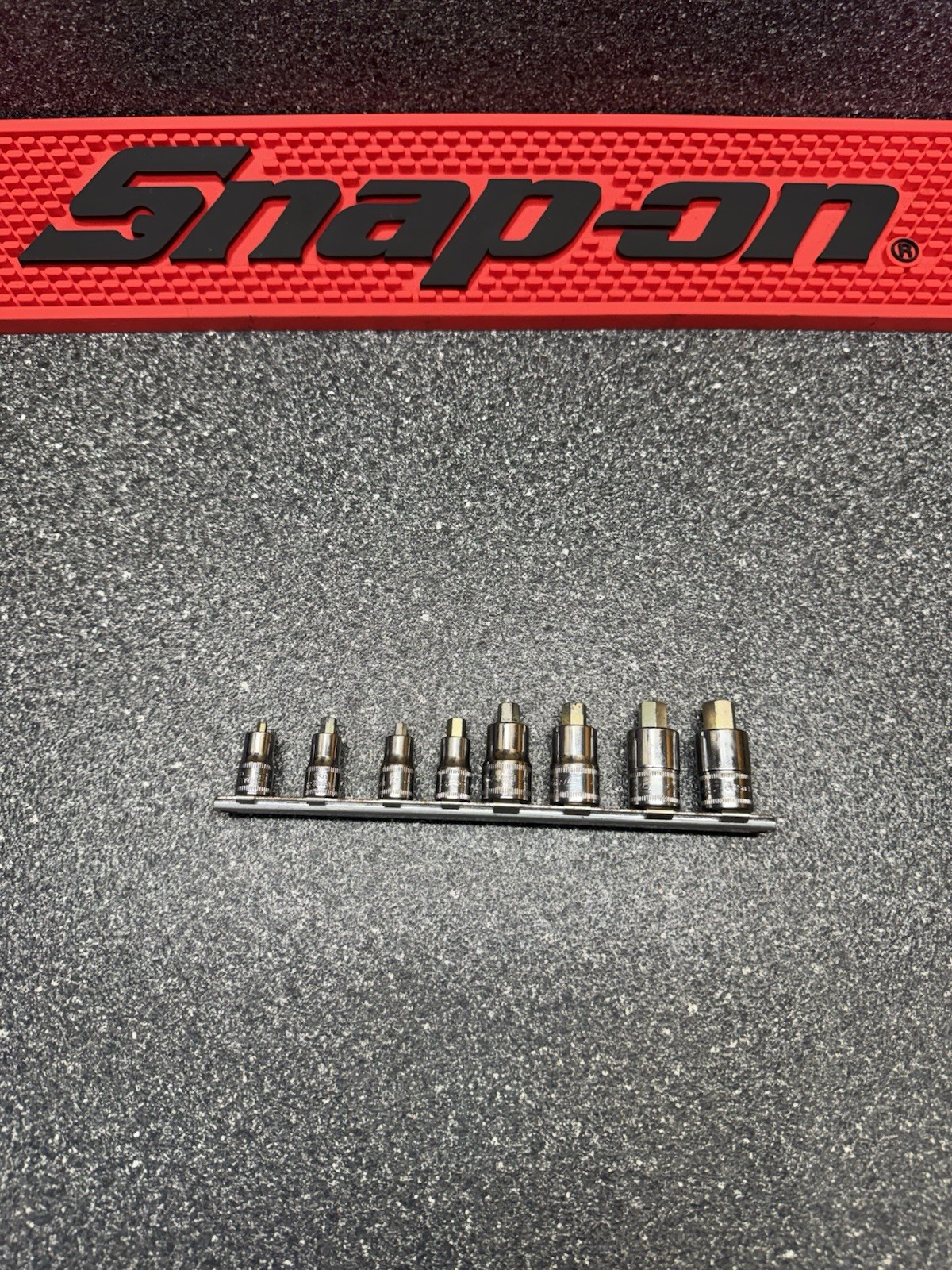 Snap On Tools USA 1/4″ 3/8″ Drive Metric Hex Bit Socket Set STUBBY 208EFTAMXSY