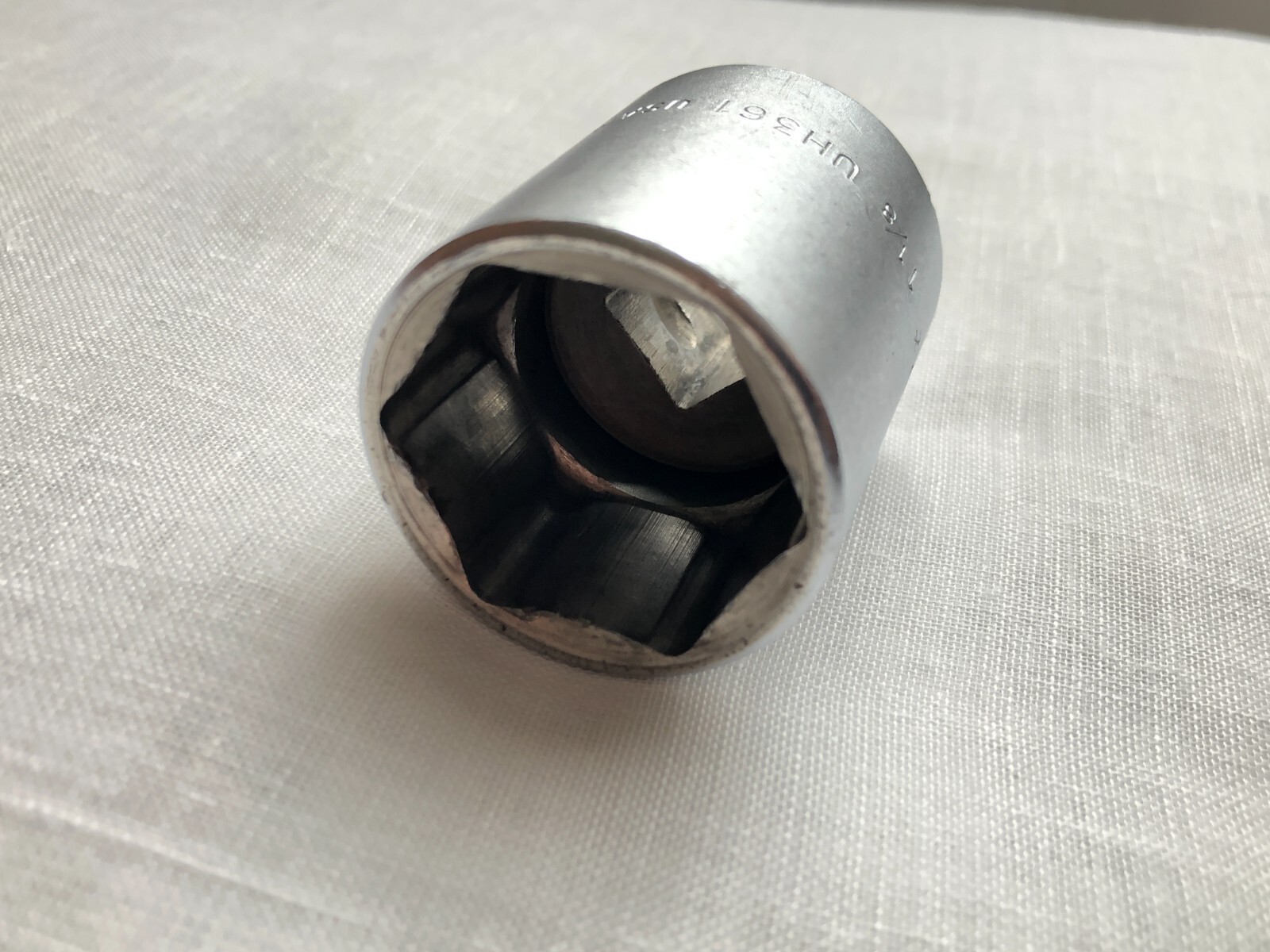 Blue-Point 1-1/8″ 1/2″-Drive Socket 6-Point UH301 Matte Silver USA