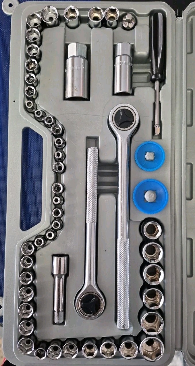 Vintage 51 Piece Ratchet And Socket Set 1/4″ + 3/8″ + 1/2″ Drives Sae & metric