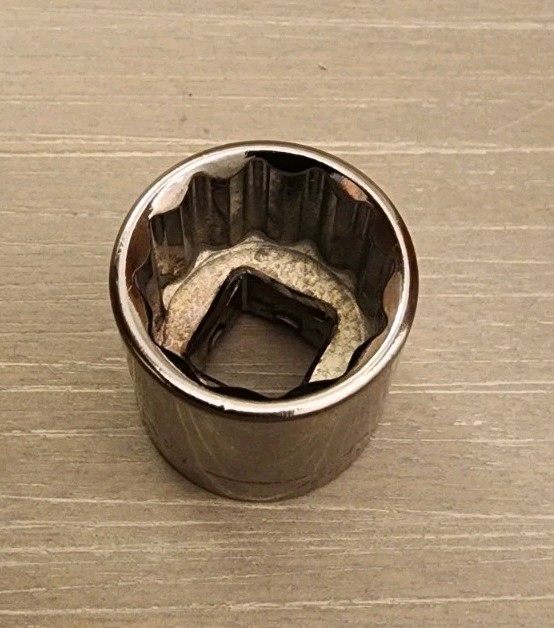 Craftsman USA 11/16″ Socket 12 Point 3/8″ Drive Inverted G2 44336