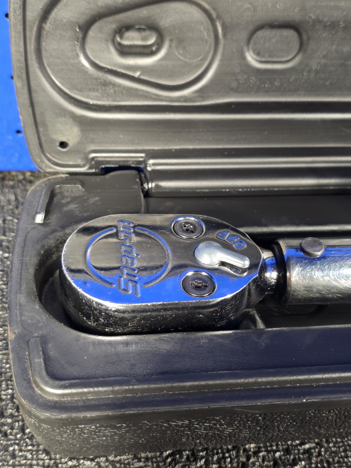 Snap-on Tools QD3R250A 1/2″ Drive Click Style Torque Wrench 50-250ft lbs + Case