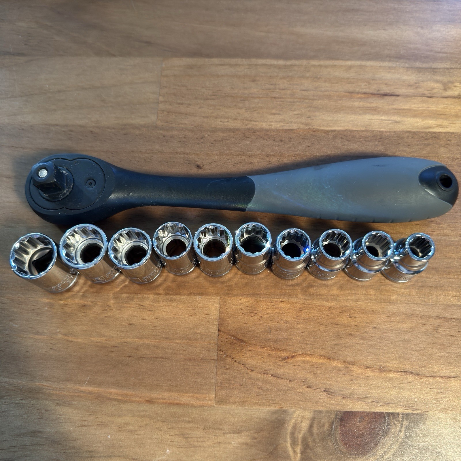 Pittsburgh Pro Metric Sockets / Ratchet 12 Point 1/2″ Drive 10mm-19mm