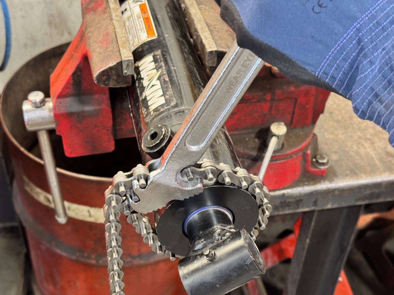 Lisle 60090 26″ Industrial Chain Wrench