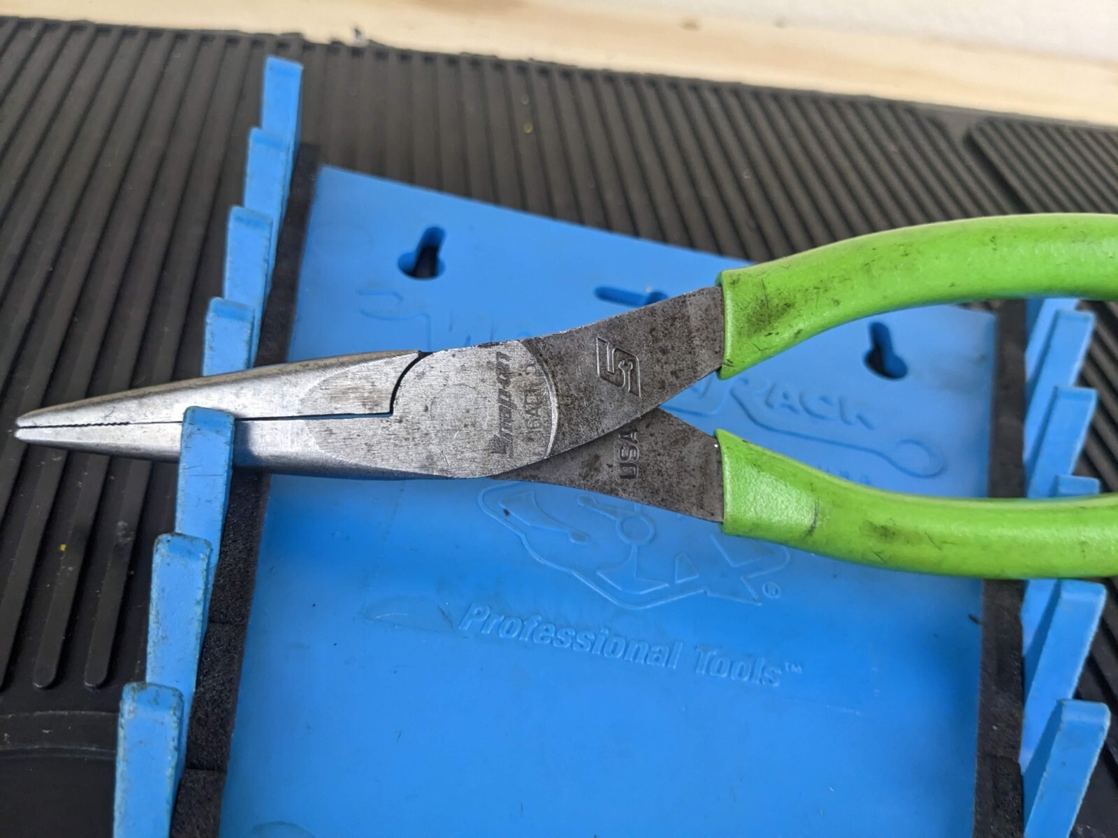 #at882 Snap On 96ACF – 8″ Talon Grip™ GREEN NEEDLE Nose Pliers