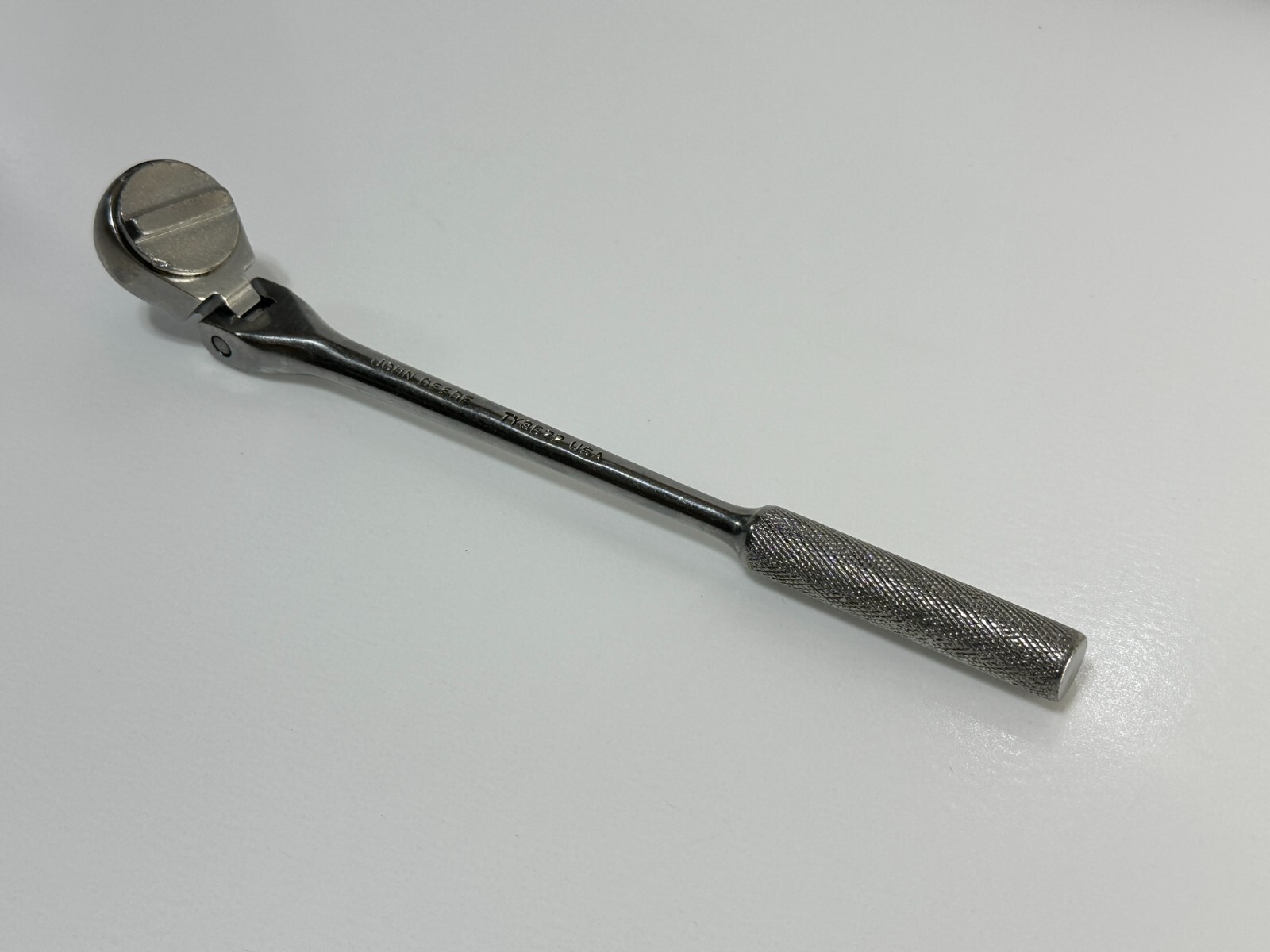 JOHN DEERE Tools USA TY3522 3/8″ Drive Flex Head Ratchet – Chrome Knurled Handle
