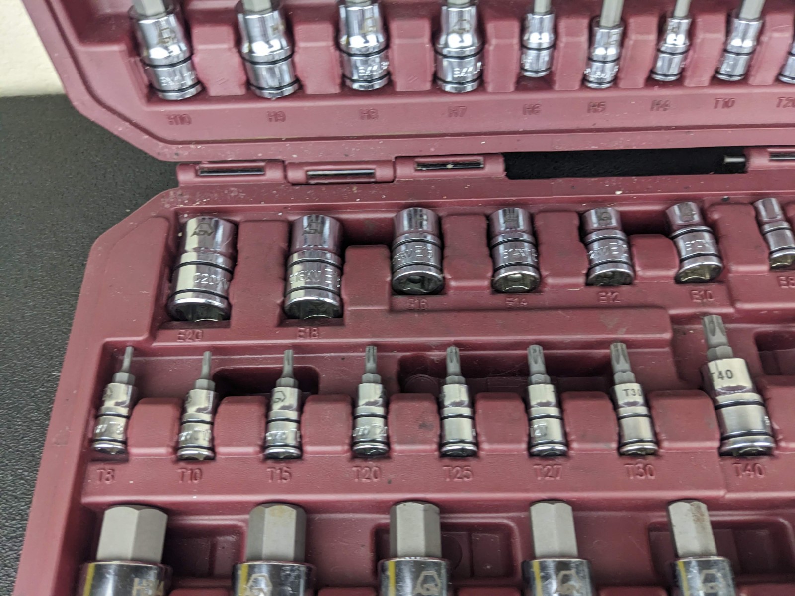 #bo052 Matco Tools 75 Piece Master ADV Hex/Torx Bit Socket Set Model SBS75VA