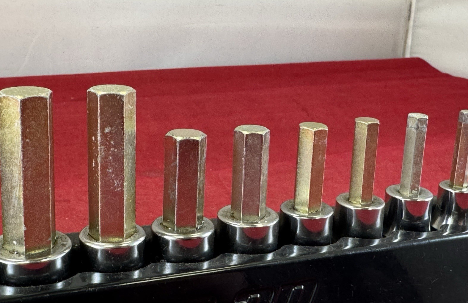 Snap-On 11 pc 3/8″ Drive Metric Standard Hex Bit Socket Set (4-14 mm) 211EFAMY
