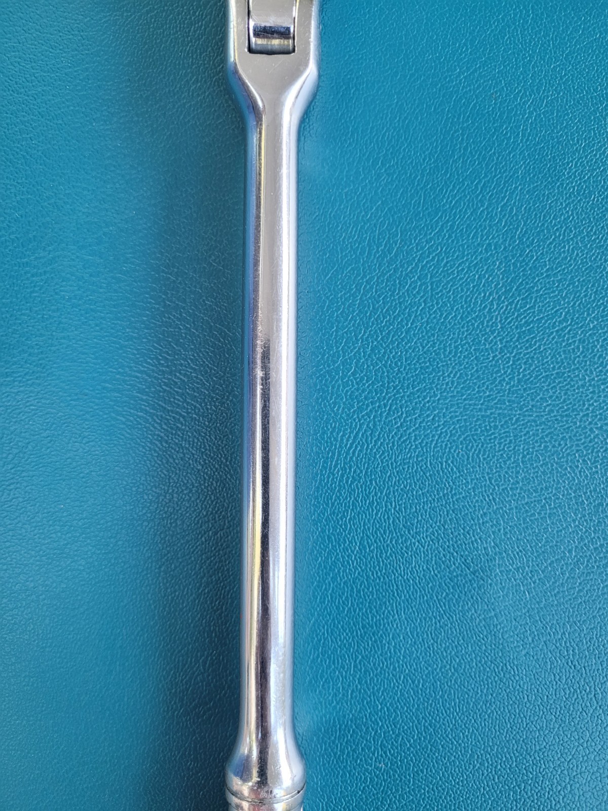 Snap-On Ratchet 3/8″ Drive 11″ Standard Grip Flex Head. F711A
