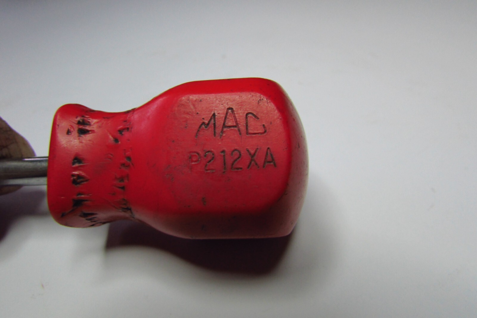 MAC TOOLS #2 PHILLIPS STUBBY SCREWDRIVER – RED – HARD HANDLE – P212XA