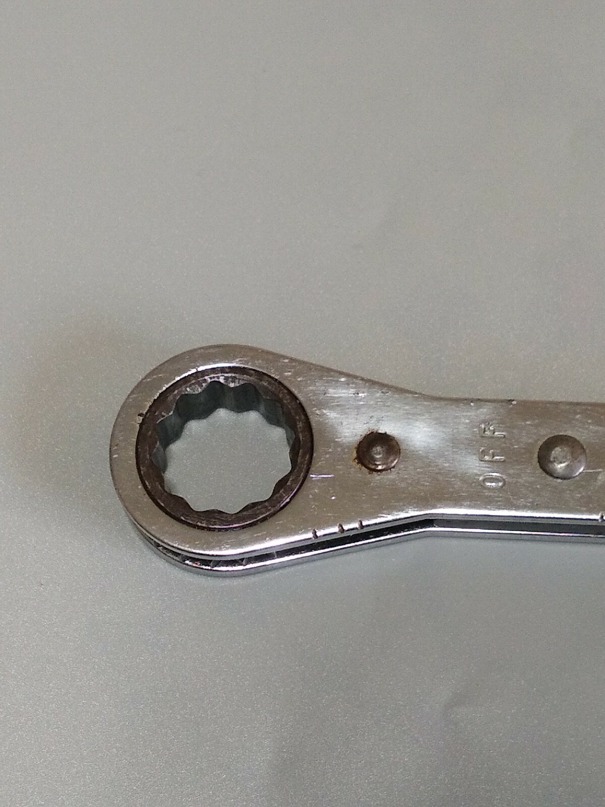 Snap on R2428, 3/4″ x 7/8″, Ratcheting Box Wrench, Flat, 8.6″ Long, 12 Point.