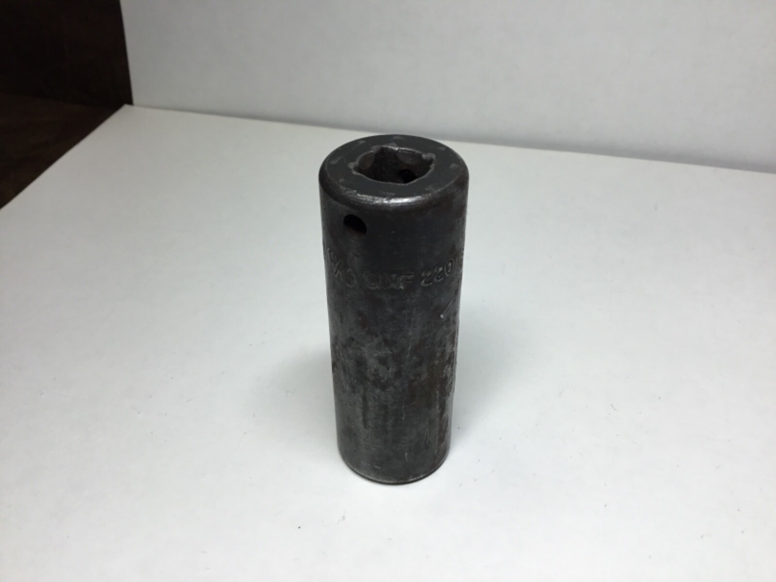 Snap-on Tools USA 3/8″ Drive 11/16″ SAE Deep 6 Point Impact Socket SIMF220 LO-P