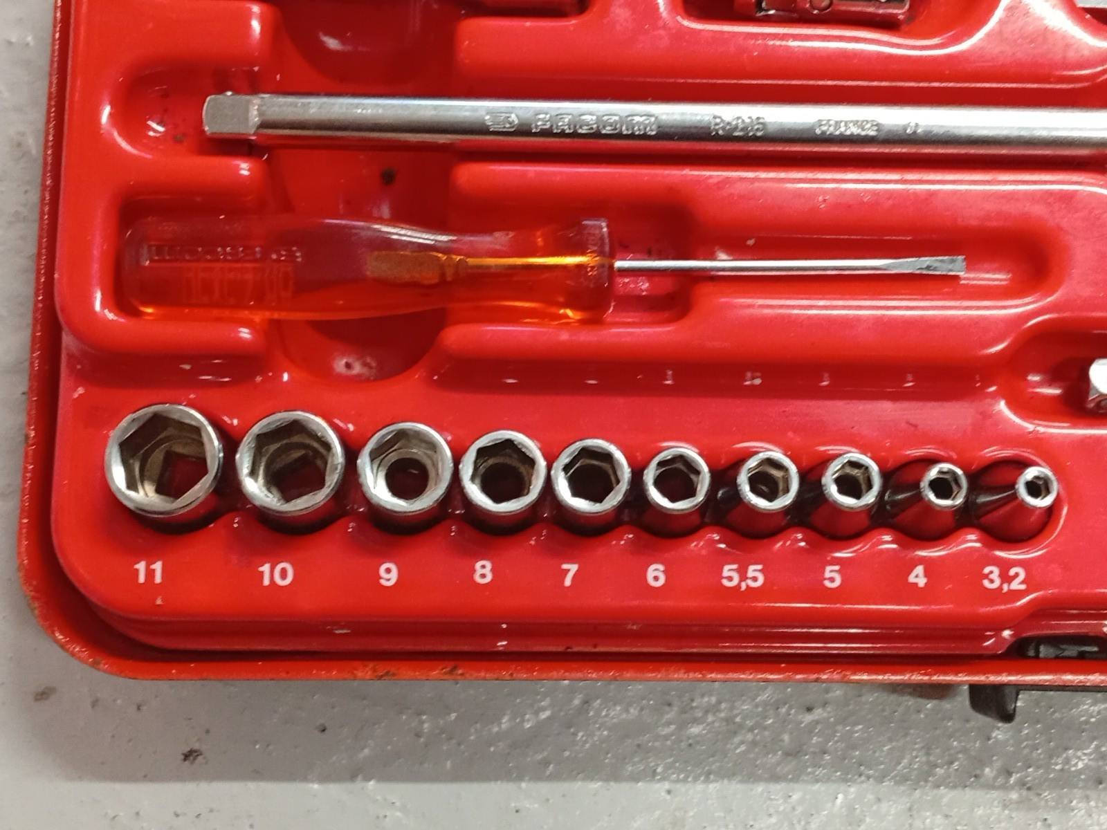 Vintage FACOM metric 1/4″ Drive, 19 Piece Socket Set, Made In France