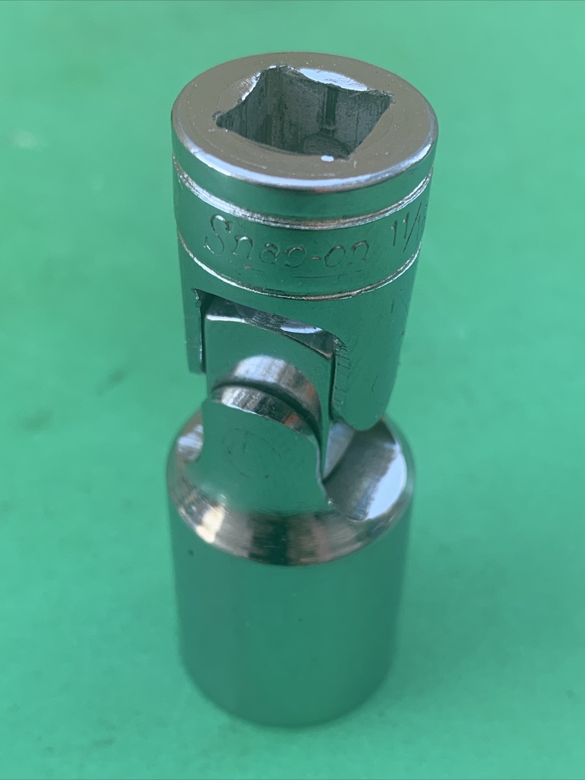 Snap-On USA 3/8 Drive 6-Point SAE 11/16″ Flank Drive Deep Universal Socket FSU22