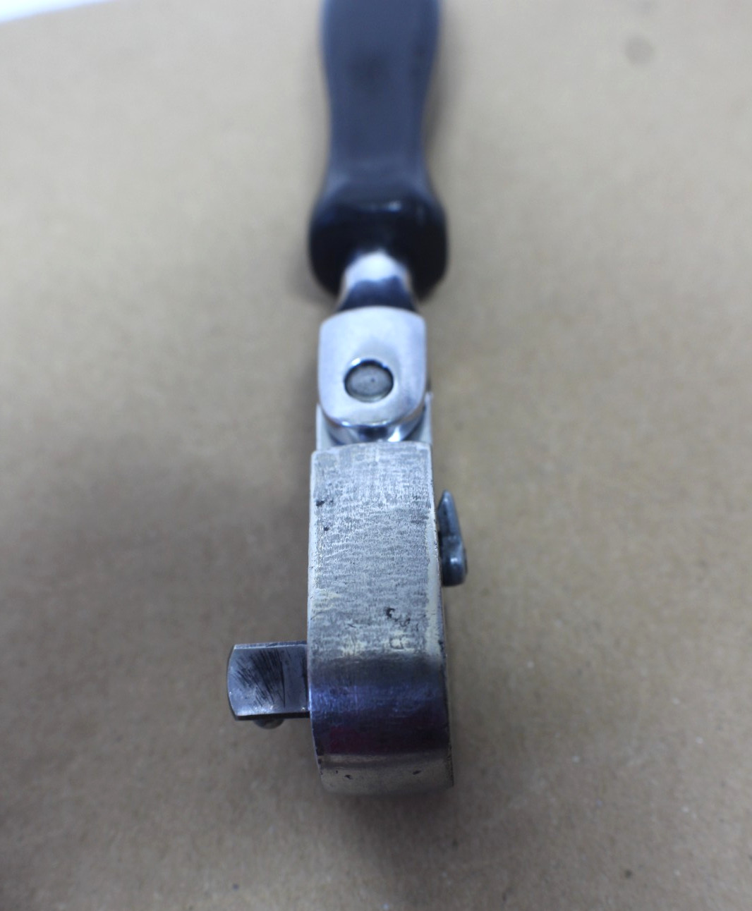 SNAP-ON MODEL FK835 (3/8″ DRIVE) FLEX-HEAD RATCHET BLACK HARD HANDLE