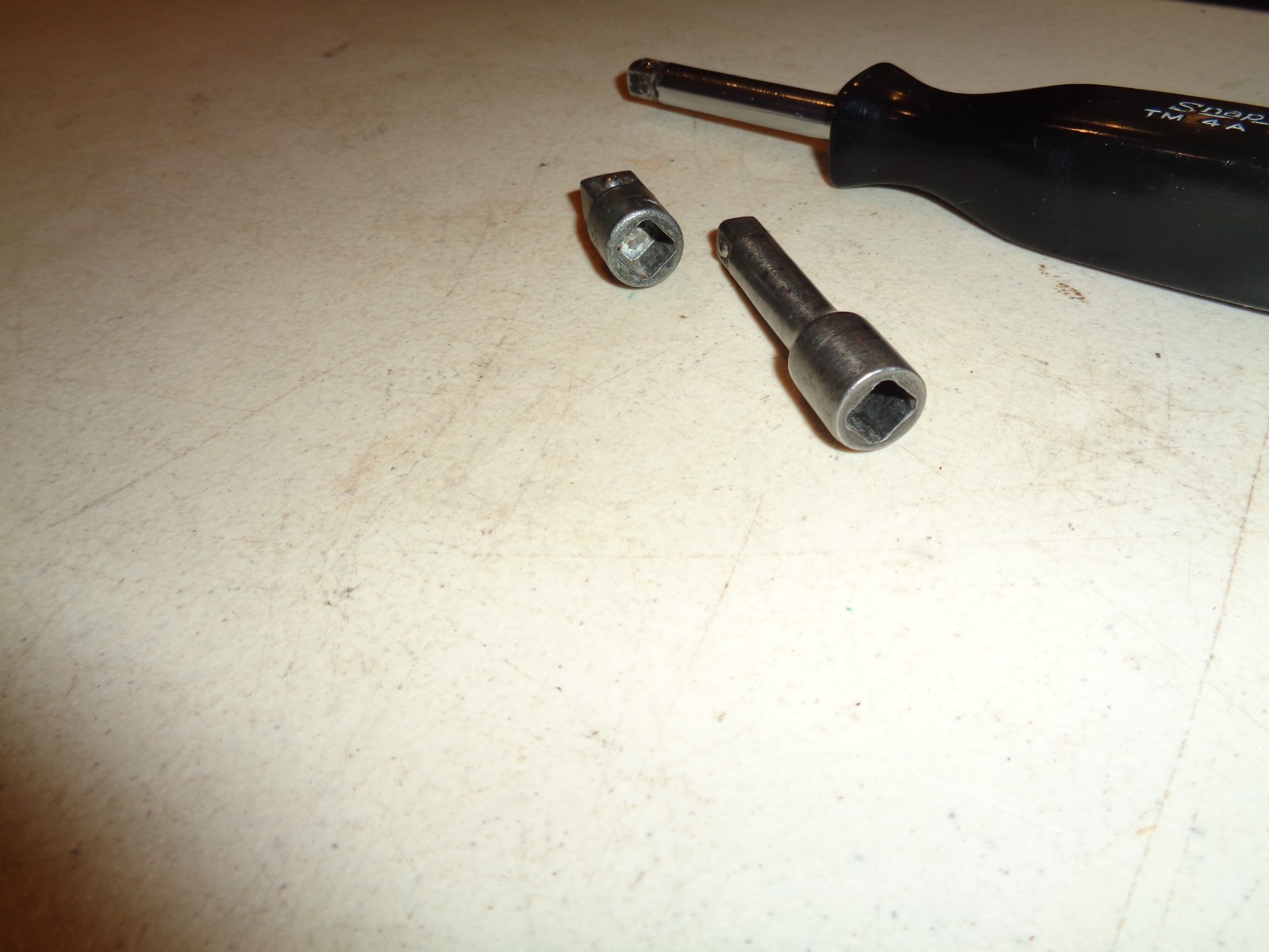 Snap-on Tool TM4A Hard Handle 1/4″ Standard Shank Driver, M-2-G, A-3-G Adapters