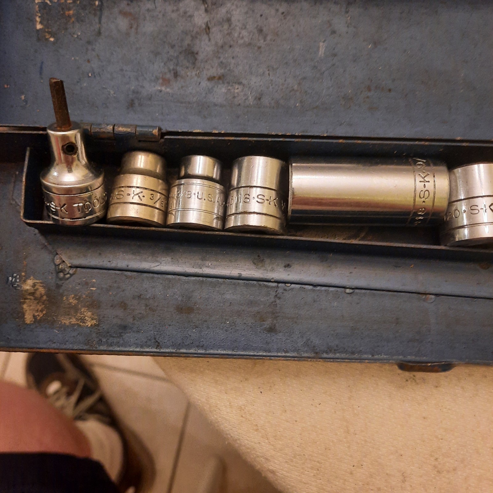 S-K Rotating Swivel Head Ratchet + 10 Pc Sockets. USA. In Metal Case. See Desc.