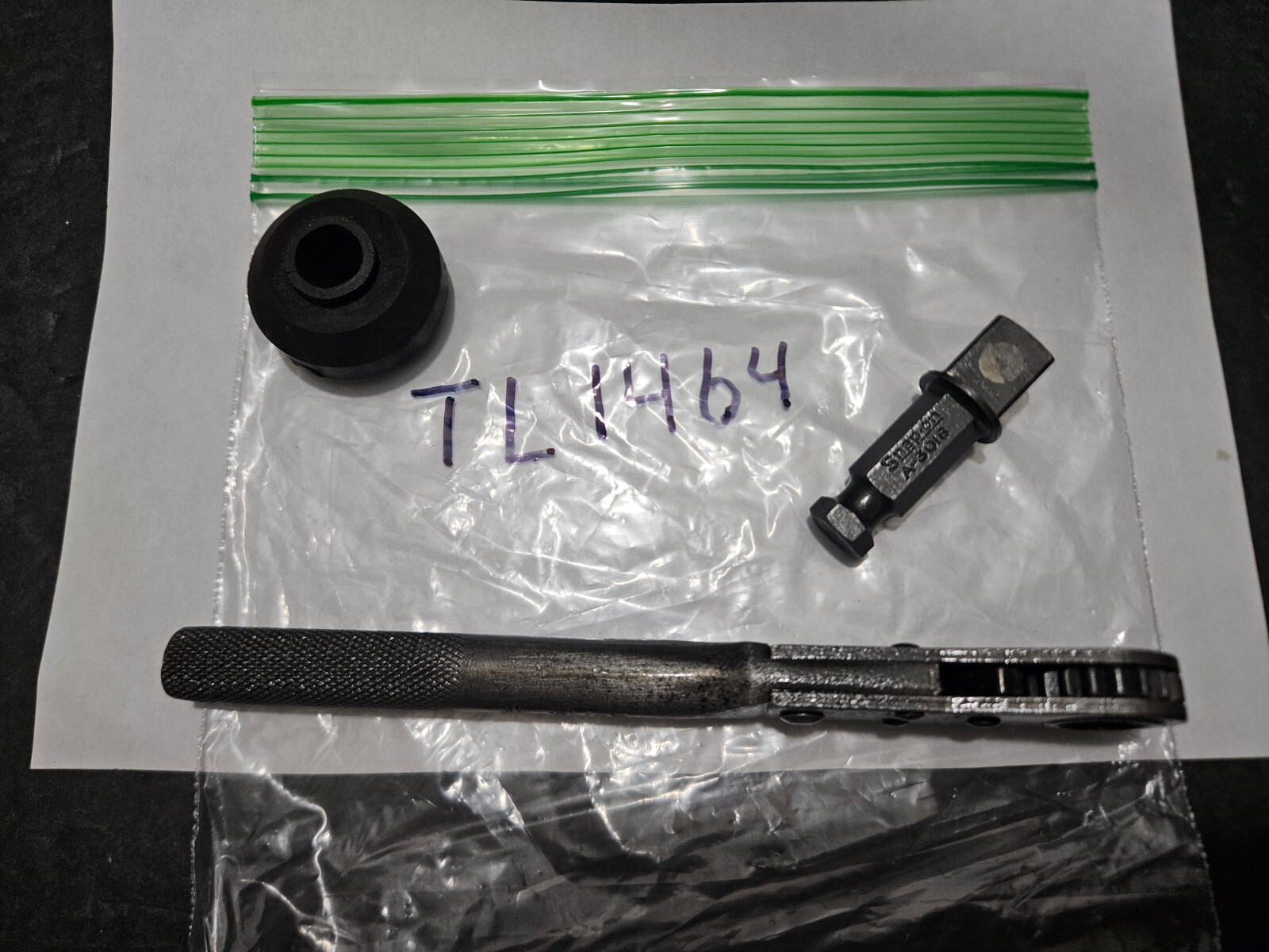 SNAP ON #R-714 INDUST RATCHET 6PT W/#A-3018 1/2″ DR W/LOCKING PIN W/RUBBER GROM.