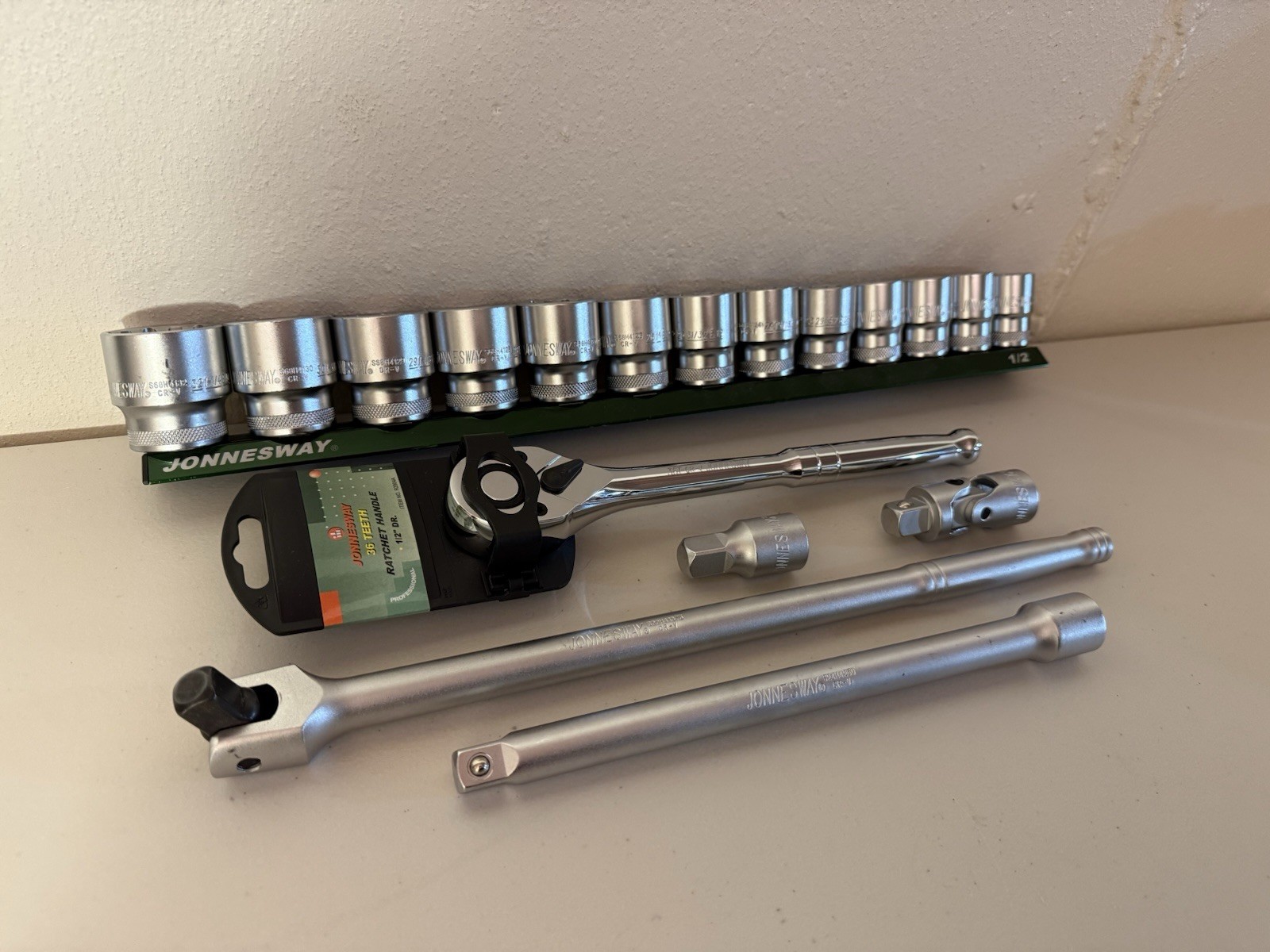 Jonnesway 19 Pcs Deluxe Tool Socket Set1/2″ Dr. with Magnetic Socket