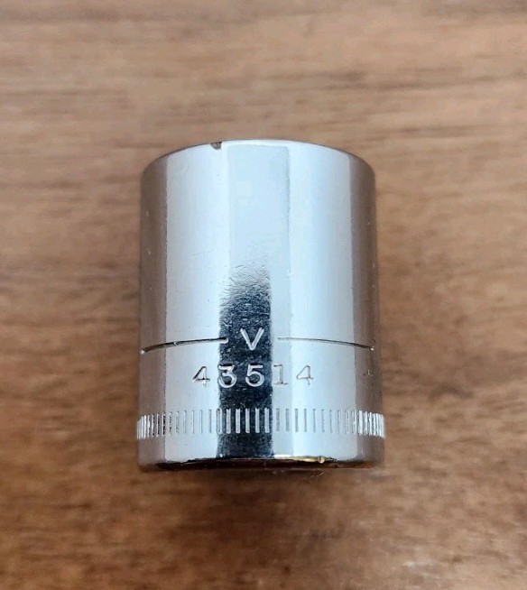 Craftsman USA 13mm Socket 6 Point 1/4″ Drive V 43514 (Bottom Knurl)