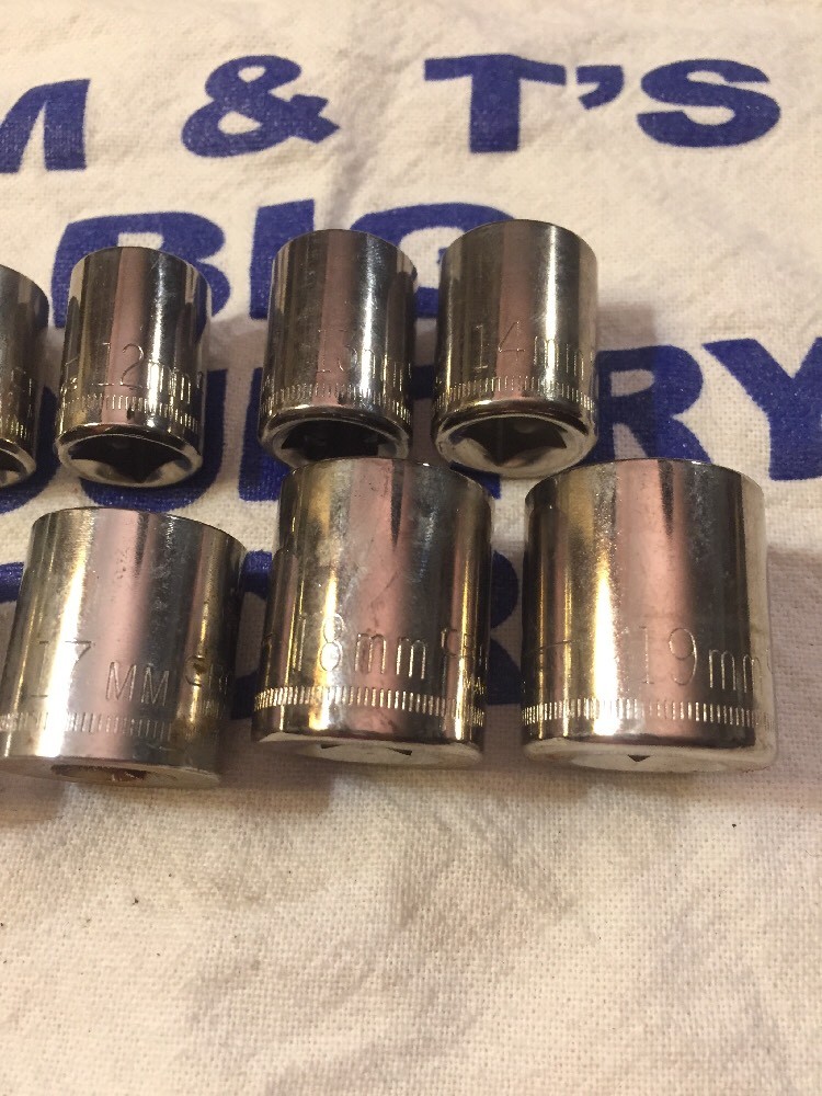 Craftsman 3/8″ Drive 11 Piece 12 Point Shallow Metric Socket Set 9MM to 19MM USA