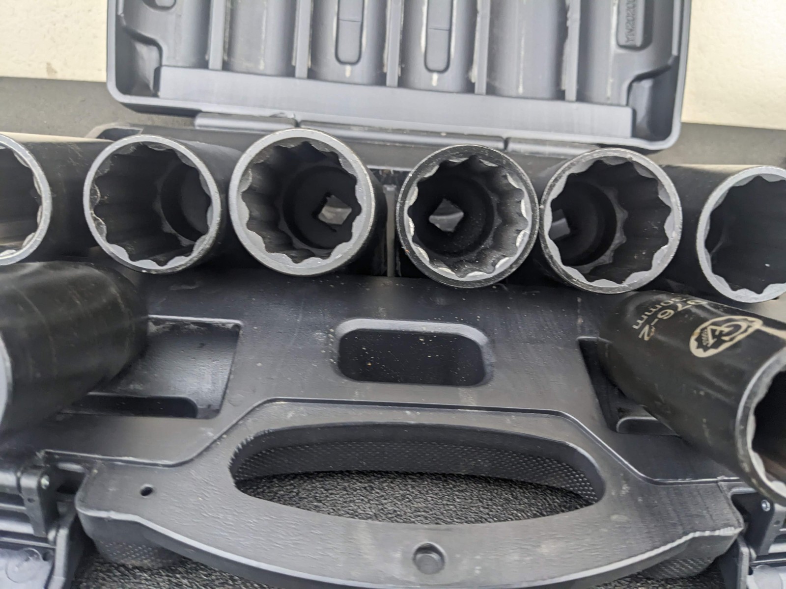 #bm646 CAL VAN TOOLS 976 12-POINT METRIC IMPACT AXLE NUT SOCKET SET