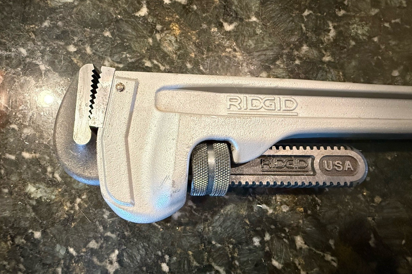 RIDGID 31105 Model 824 Aluminum Straight Pipe Wrench 24-inch Plumbing Wrench USA