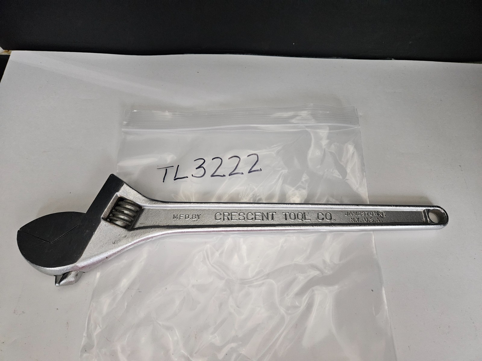 CRESENT TOOL CO. 18 ADJUSTABLE WRENCH JAMESTOWN N.Y. USA (TL3222)