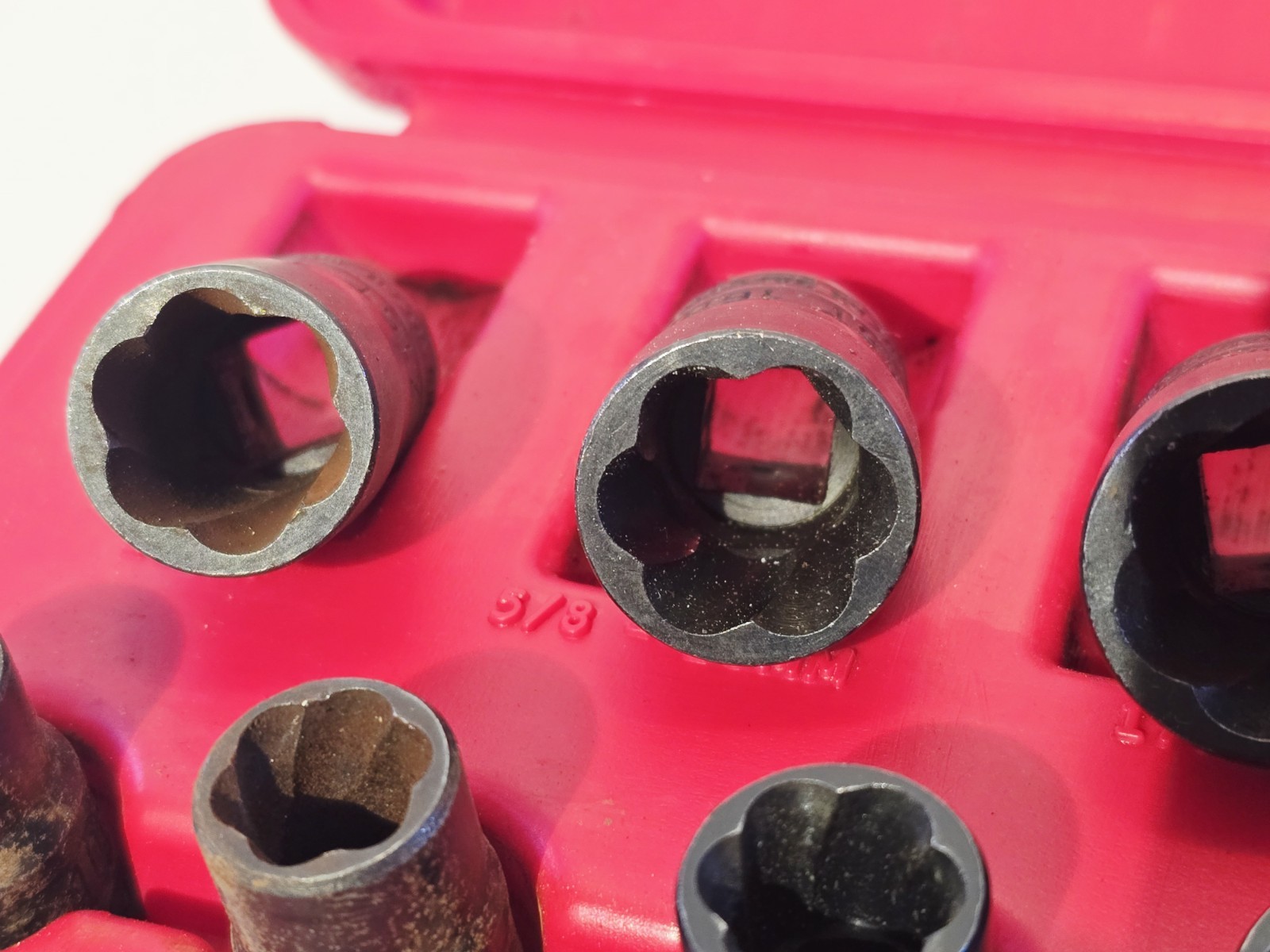 MAC TOOLS SXT9LR 9-Piece 3/8″ Dr Twist Socket Set 10-19mm – Damaged Bolt Removal
