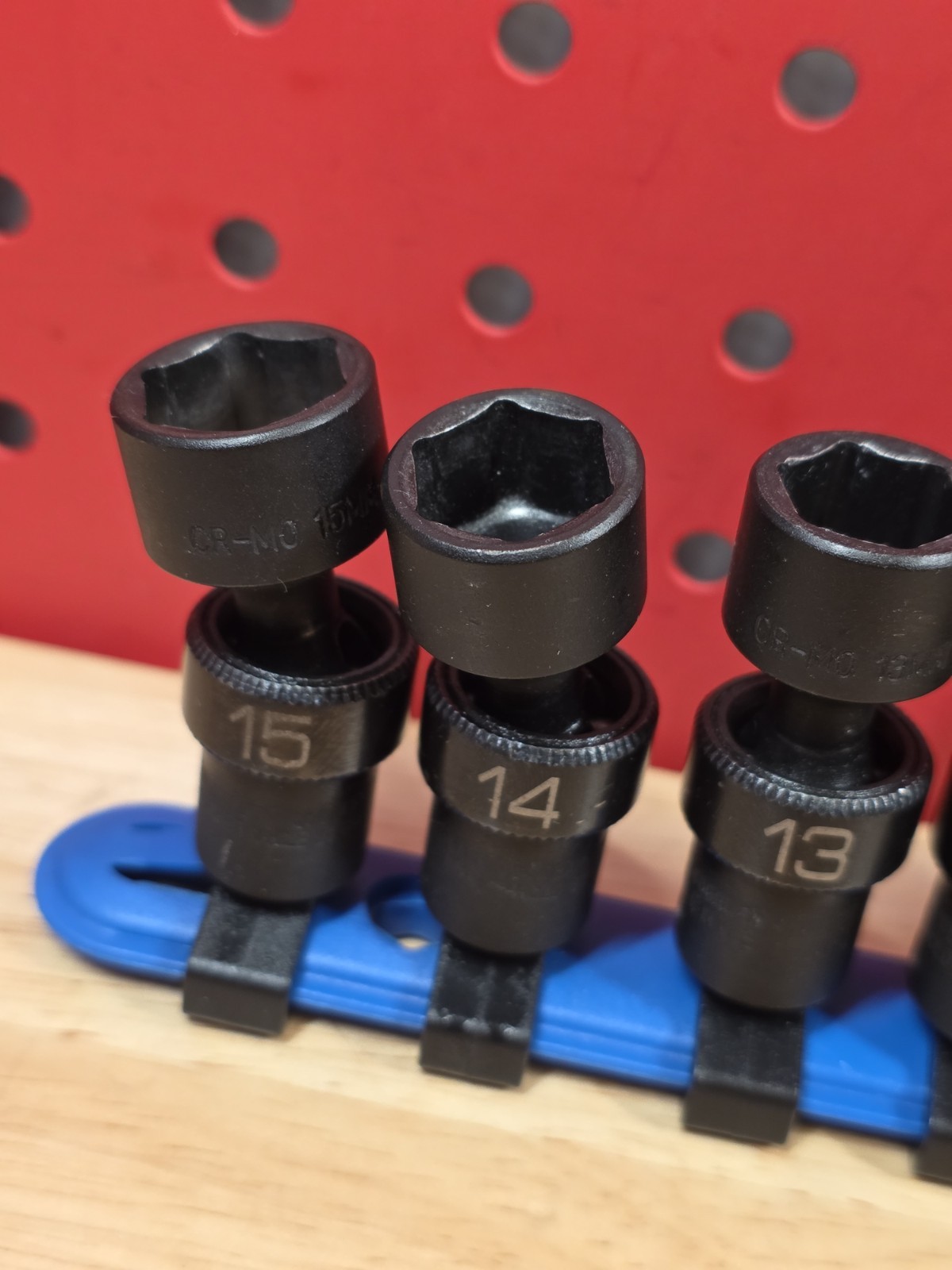 Matco Tools SAUPM126V 5-15mm 12-Piece 1/4” Drive Metric Impact Swivel Socket Set