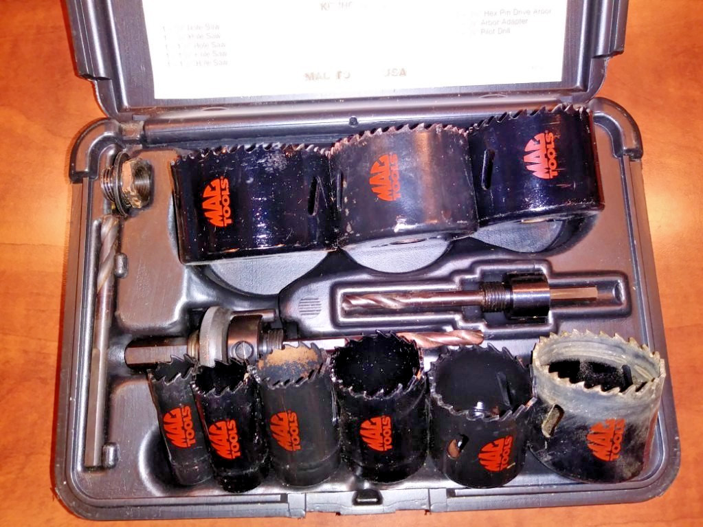 MAC-TOOLS 13 PIECE HOLE SAW KIT NUMBER HS9596B WITH CASE EXCELLENT CONDITION