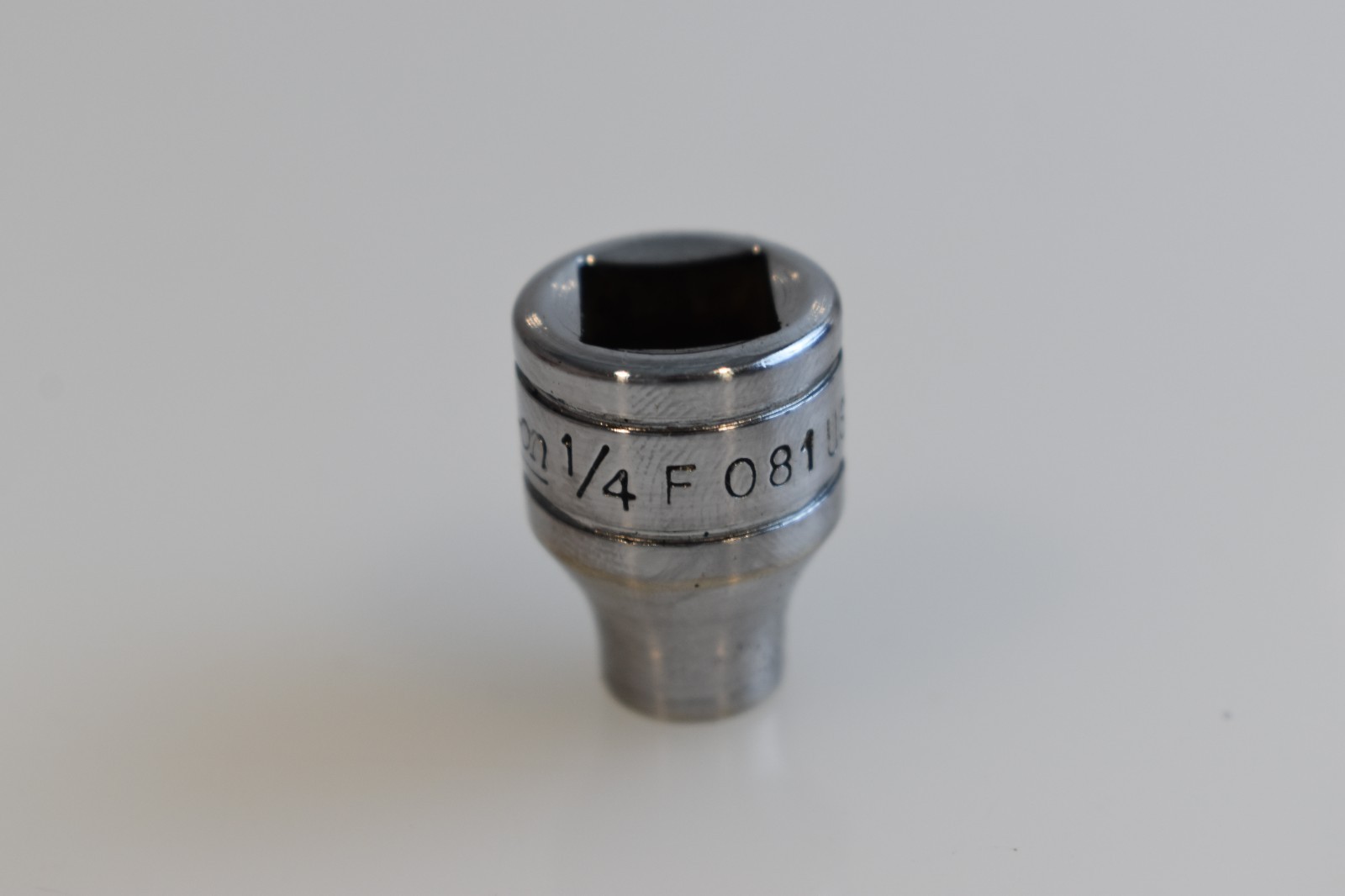 Snap On Tools F081 1/4″ SAE Flank Drive Shallow Socket 3/8″ Drive 12 Point USA