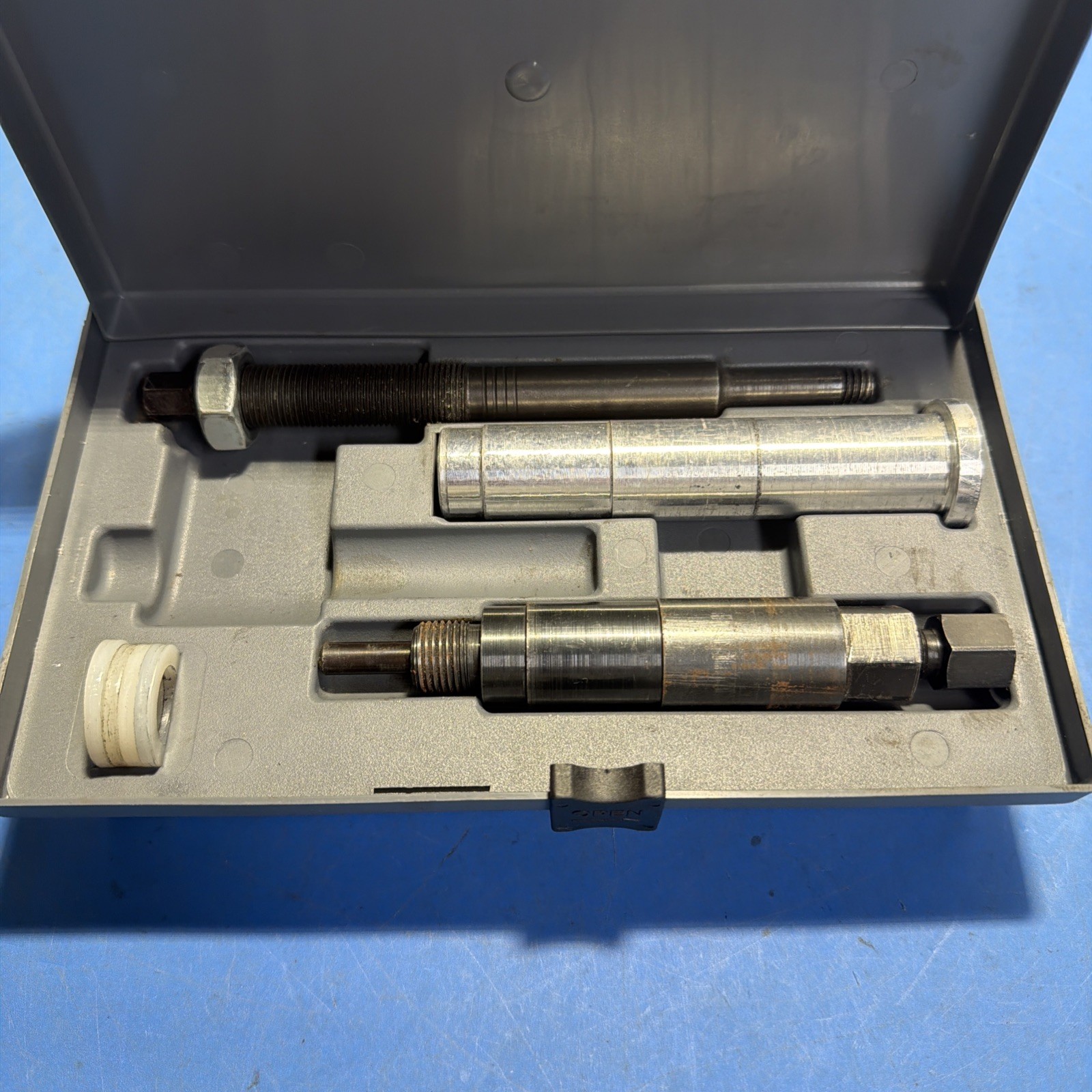 Lisle 65600 Broken Spark Plug Remover Tool Kit Ford 3 Valve – Incomplete Set