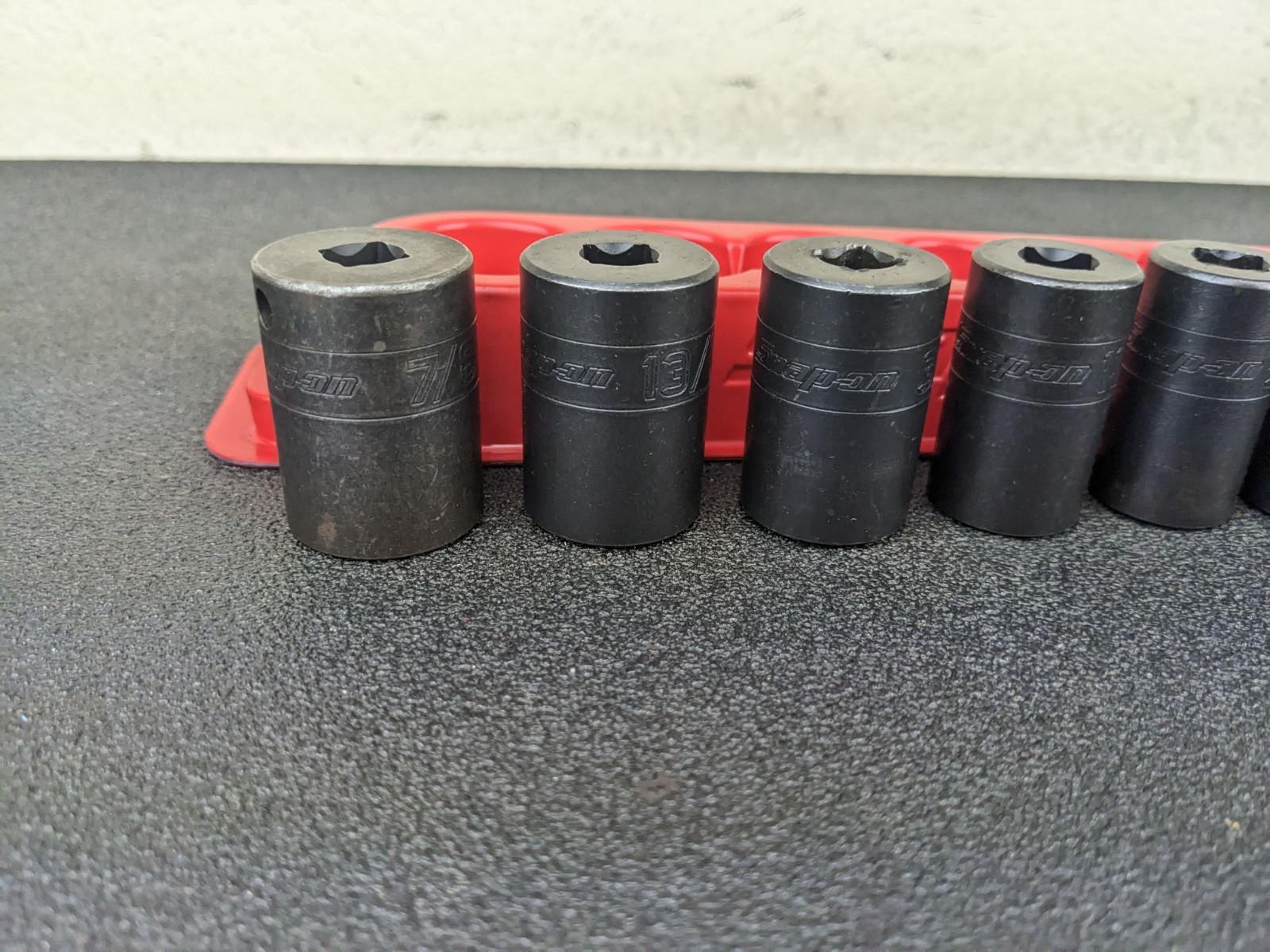 #bo717 Snap-on 210IMFSYA 5/16″-7/8″ 3/8″ Drive 6pt Semi-Deep Impact Socket Set
