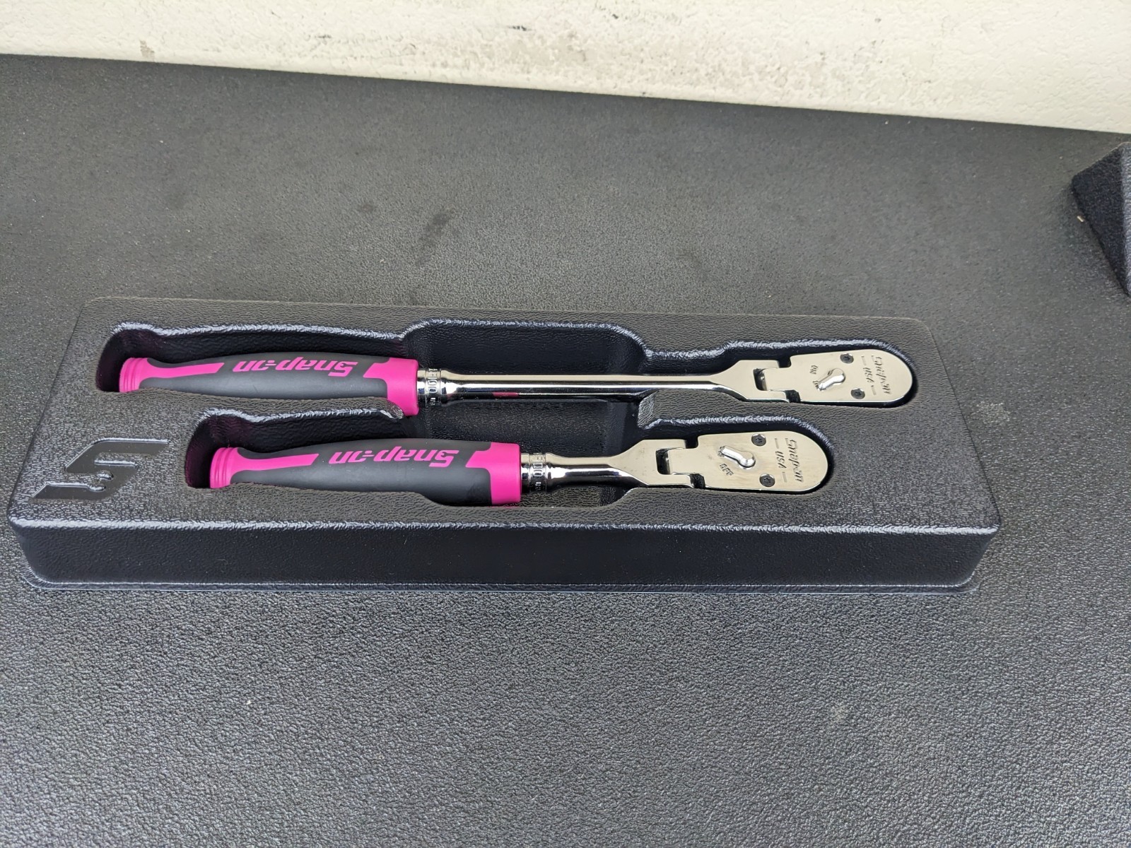 #bn677 Snap On Tools NEW 3/8″ Drive Flex Ratchet Pink Soft Handle Fhlf100 Fhf100