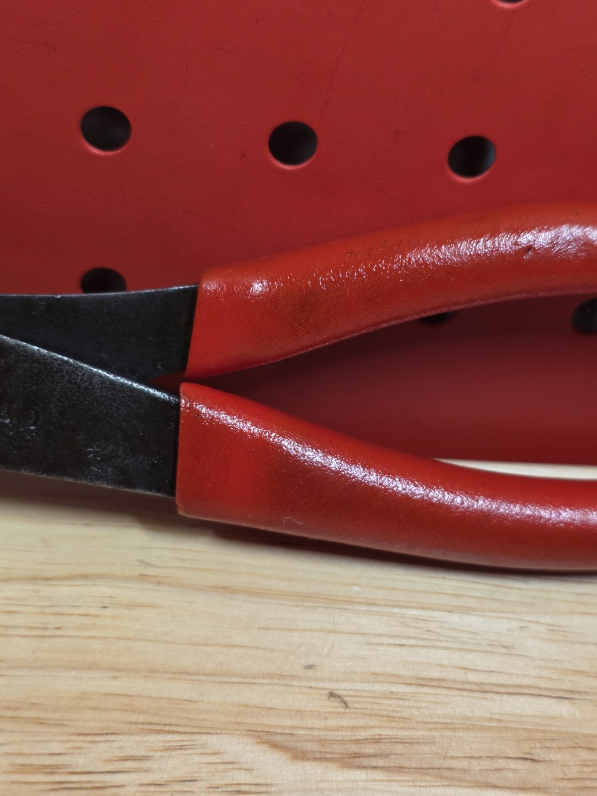 Snap-on Tools 208BCP Red Handle Rounded Nose Battery Terminal Pliers USA