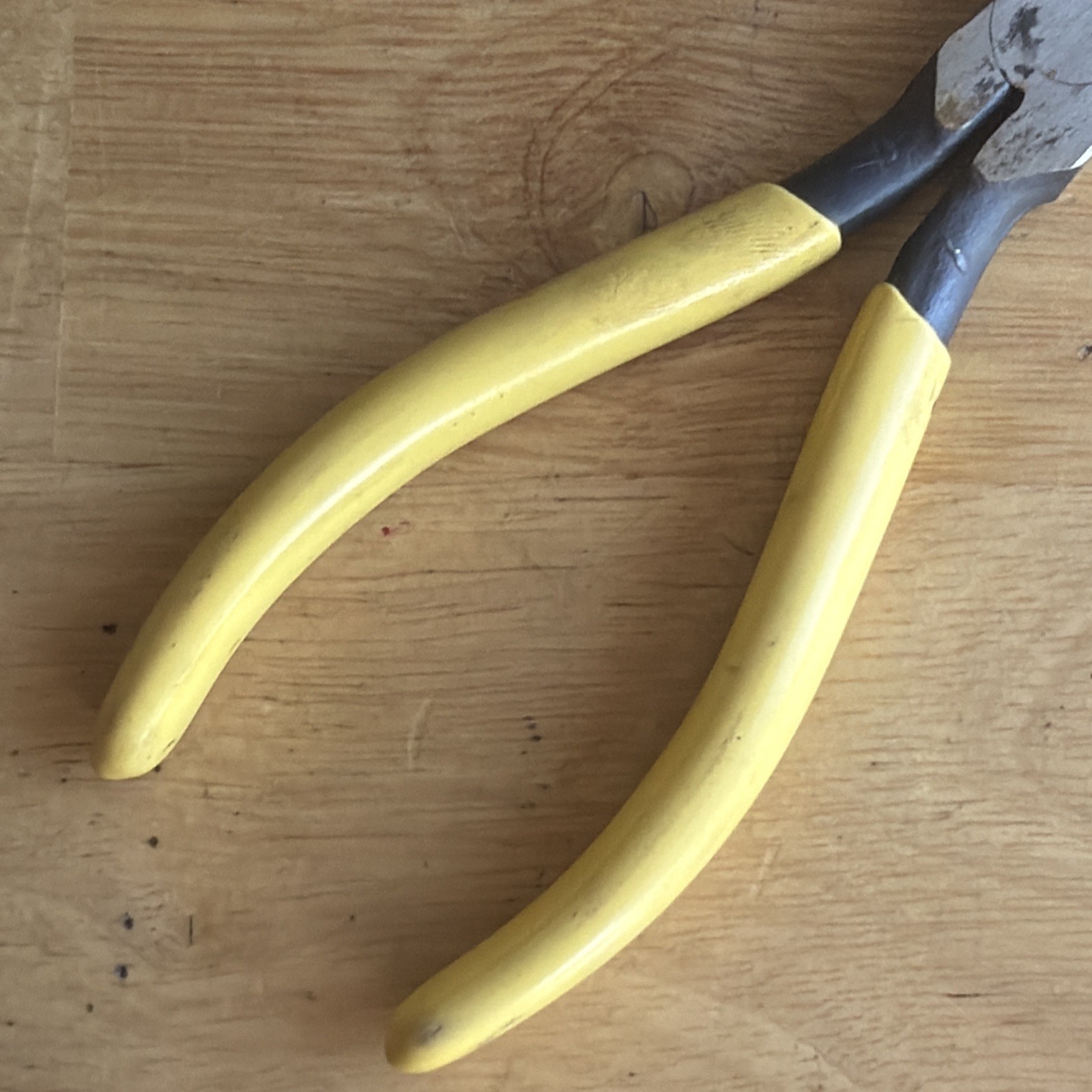 Williams Tools 7-1/4″ Long Needle Nose Pliers Yellow Handle PL-78-C Made in USA