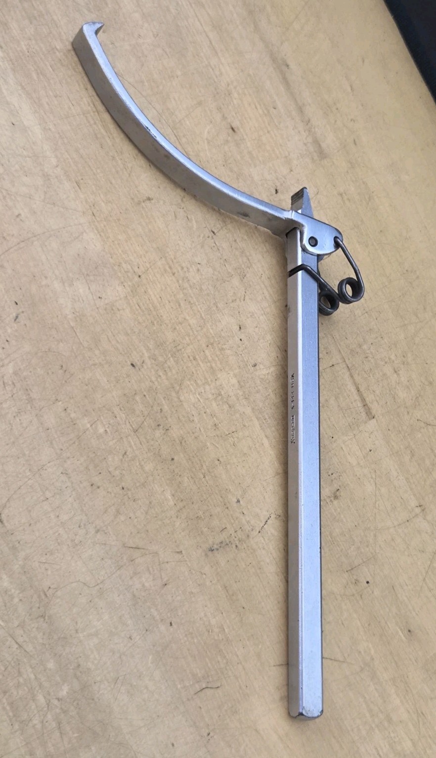 Snap On A144 – 11-3/4″ Long Flywheel Turning Tool