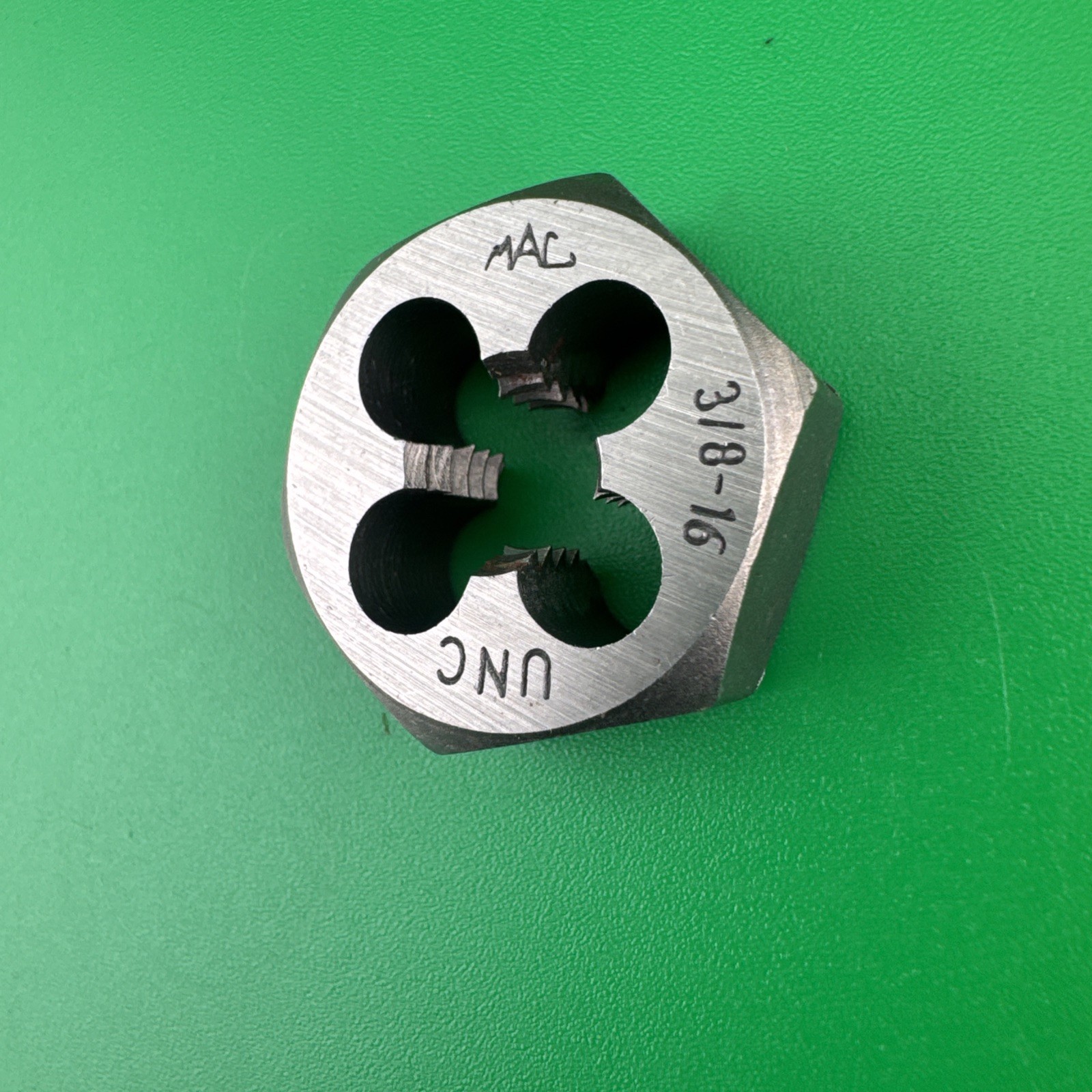 Mac Tools 6534DIA SAE Hexagonal Die 3/8″-16 NC – 1″ Shank