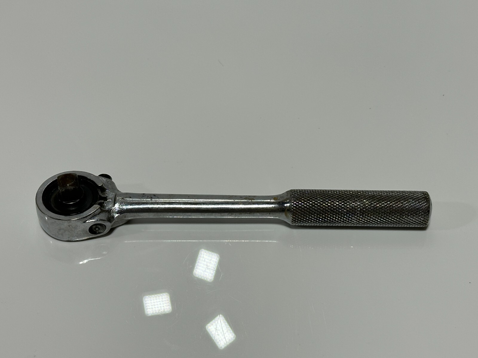 SK Tools USA 3/8″ Drive Push Button Switch Ratchet – Knurled Grip Handle