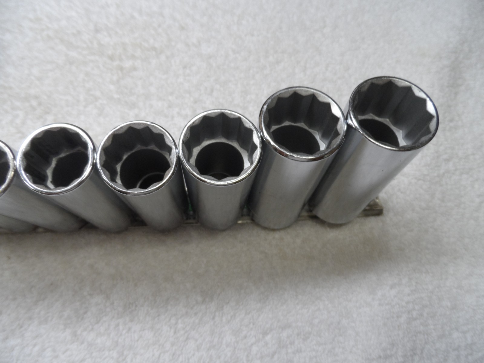 Craftsman 1/2″ Drive SAE Deep Socket Set, USA, 12pt – 9 pcs (1/2″ to 1″)