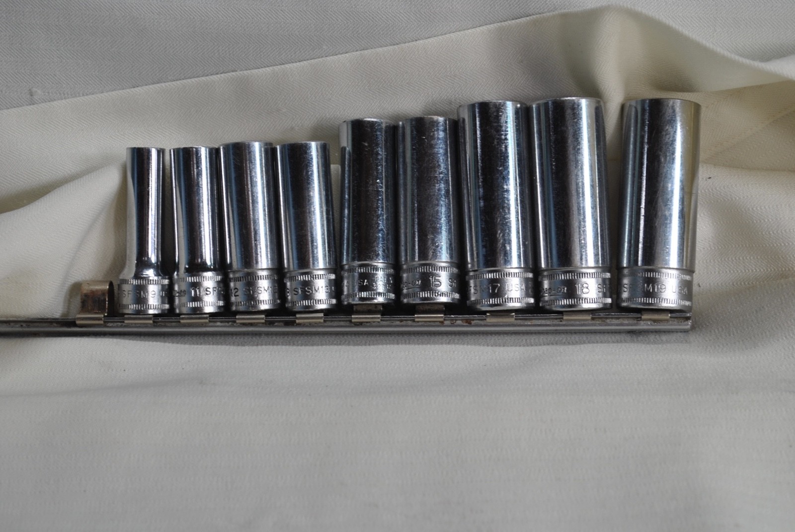 Lot of 9 Snap On 3/8″ Drive 6PT Metric Deep Chrome Socket SFSM9-SFSM19.