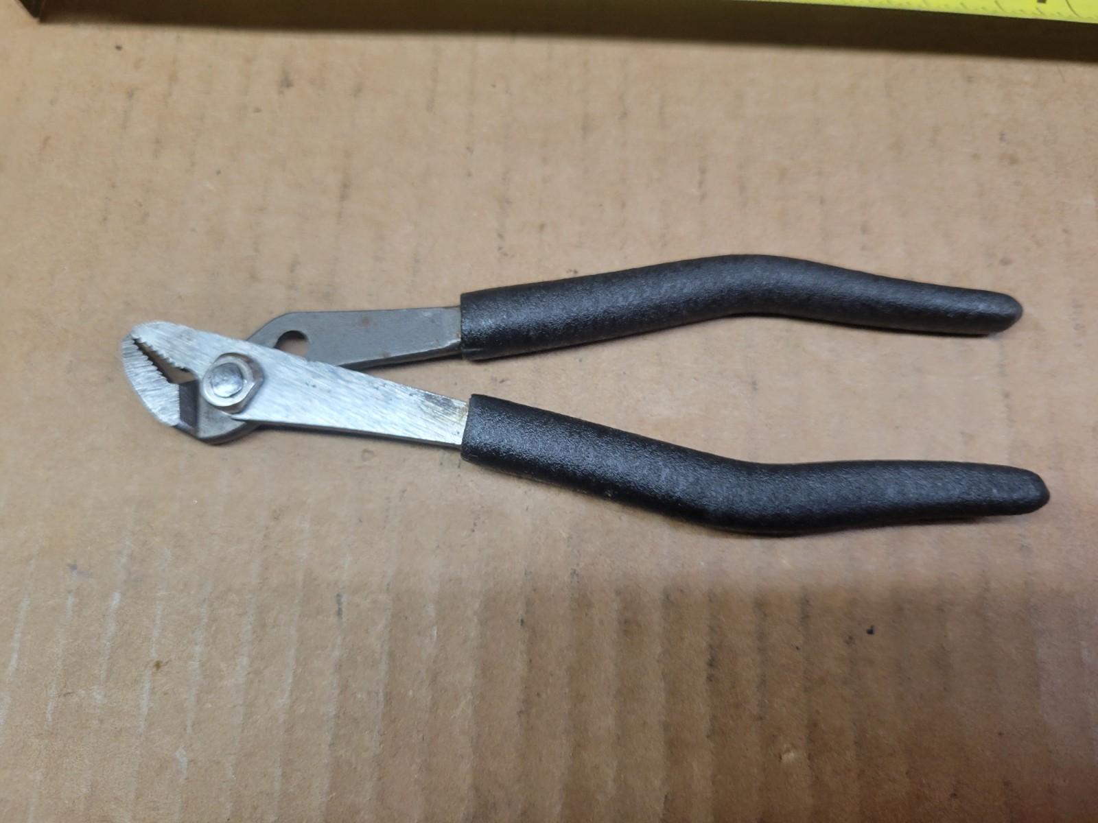 Craftsman 5-1/4″ Black Handle Comfort Grip Ignition Pliers