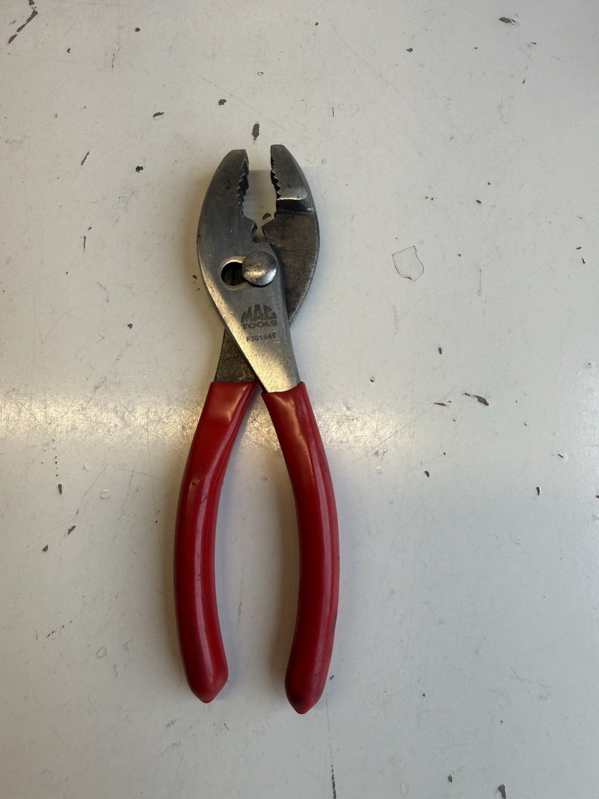 Mac Tools 6.5″ Adjustable Slip Joint Pliers Red Handle P301948
