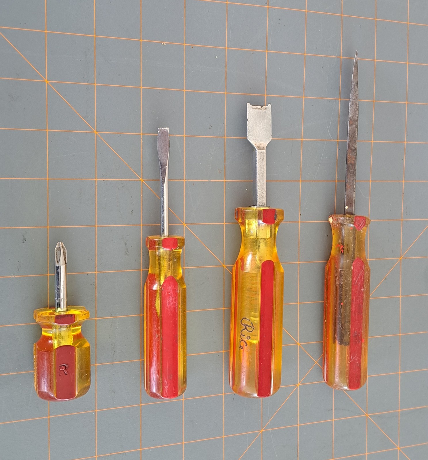 Vtg Mac Tools Lot of 4 Screwdrivers Gasket Scraper Awl Amber Red Handle