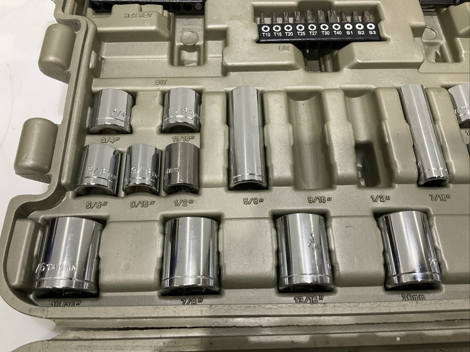 DR SOCKET JZ0028TA SET 1/4 IN, 3/8 IN, AND 1/2 IN 116 PIECE – INCOMPLETE SET