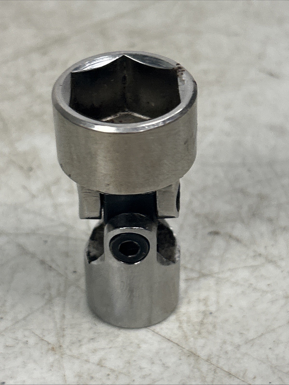 MATCO TOOLS 3/8″ DRIVE SAE 6PT SWIVEL SOCKET 11/16″ BU226