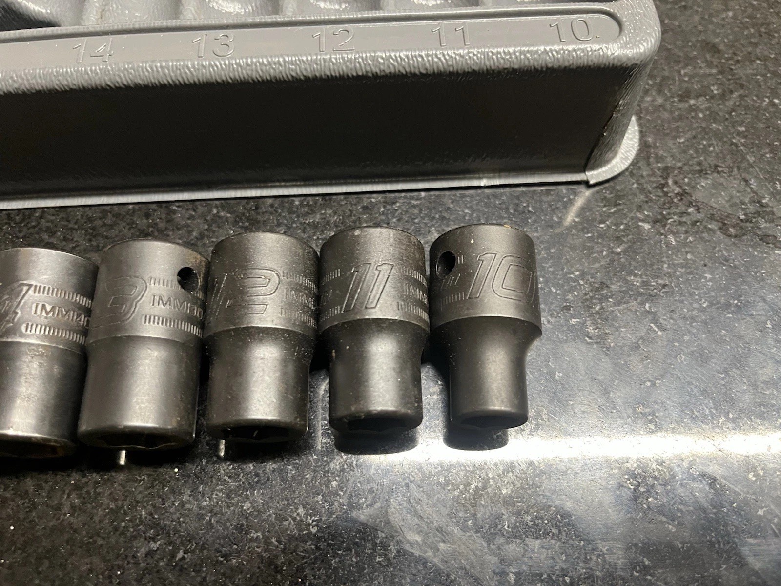 Snap On 15 pc 1/2″ Drive 6-Point Metric Flank Drive Shallow Impact Socket Set