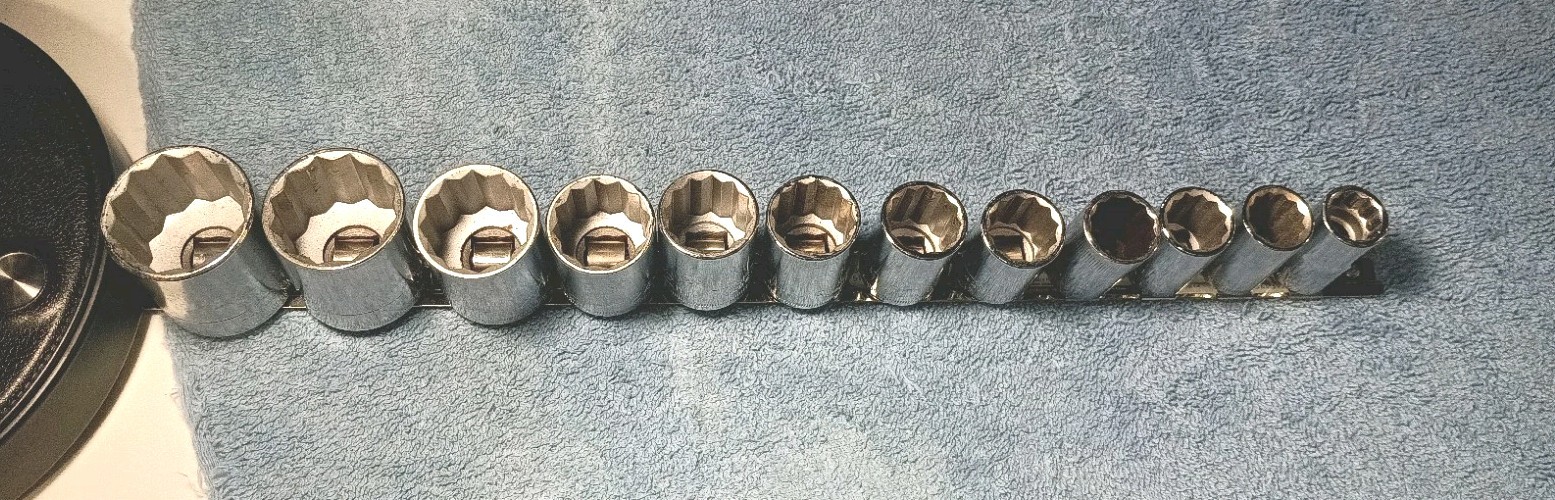 Craftsman 1/2″ Dr. Chrome 12pt Shallow Metric Socket Set, 14-32 MM., With Rail.